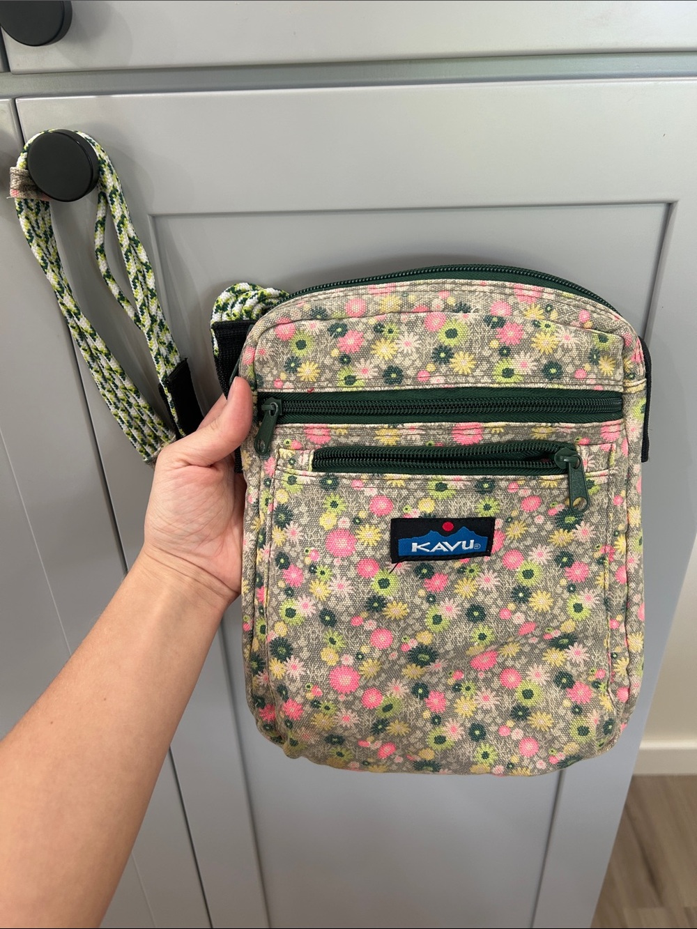 KAVU Keeper Floral Crossbody Bag – Green Pink Yellow Everyday Travel Purse